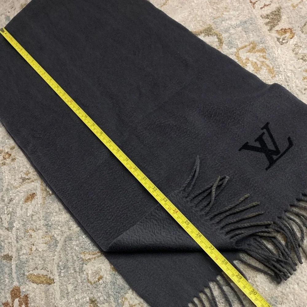 Louis Vuitton Cashmere Charcoal Scarf for Men - Picture 8 of 9